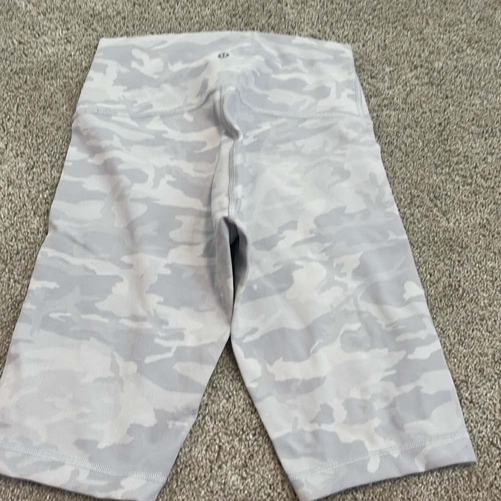 Lululemon shorts size 6